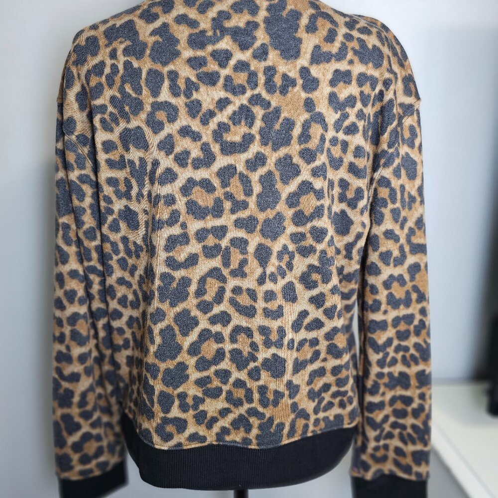 NEW No Boundaries Cheetah Animal Print Sweatshirt – Size Medium - Picture 3 of 5
